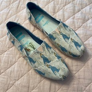 Disney x TOMS Sleeping Beauty slipons size 6.5 NWOT